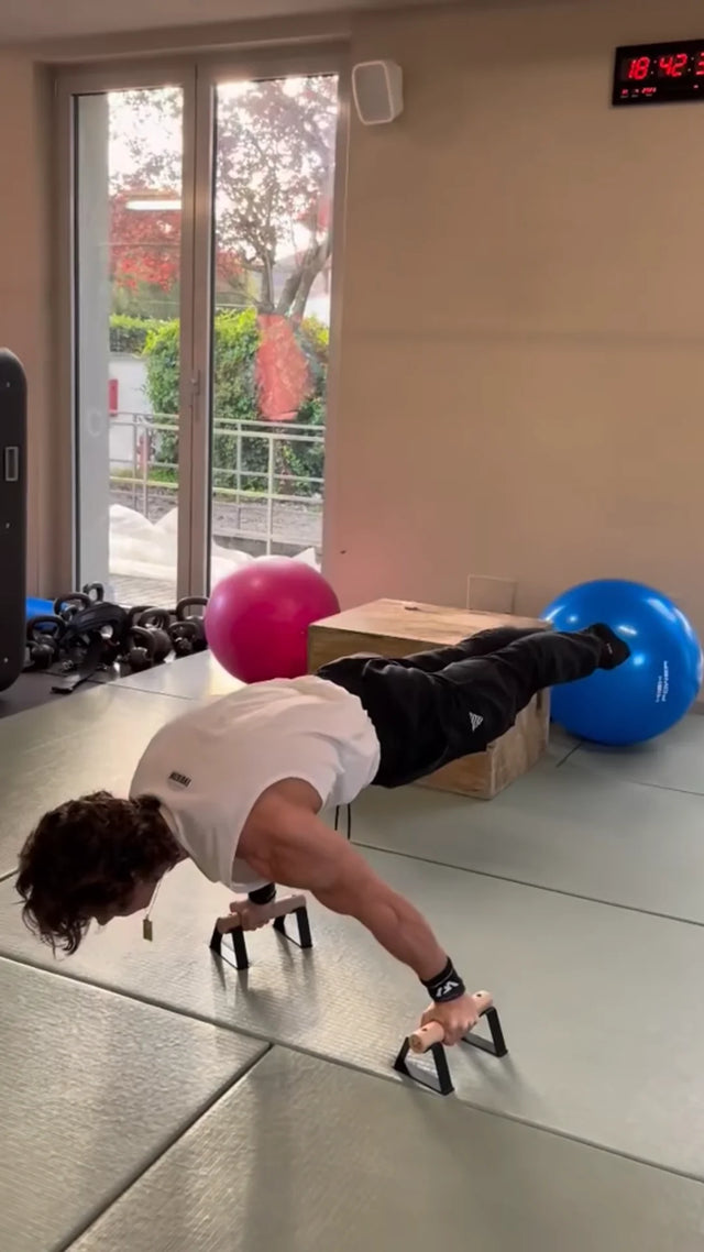 Planche walk to handstand